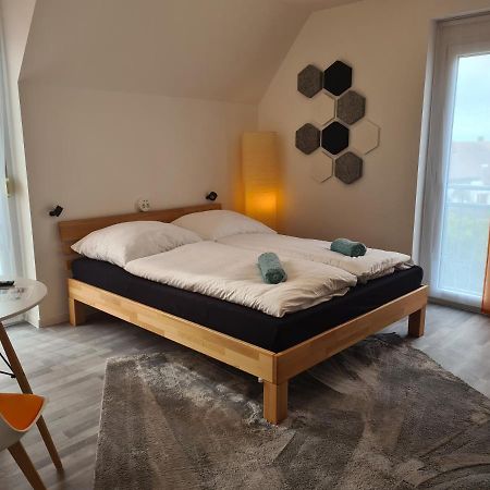 Lichtdurchflutetes Zimmer - Mainwiesen Waldbuttelbrunn Luaran gambar