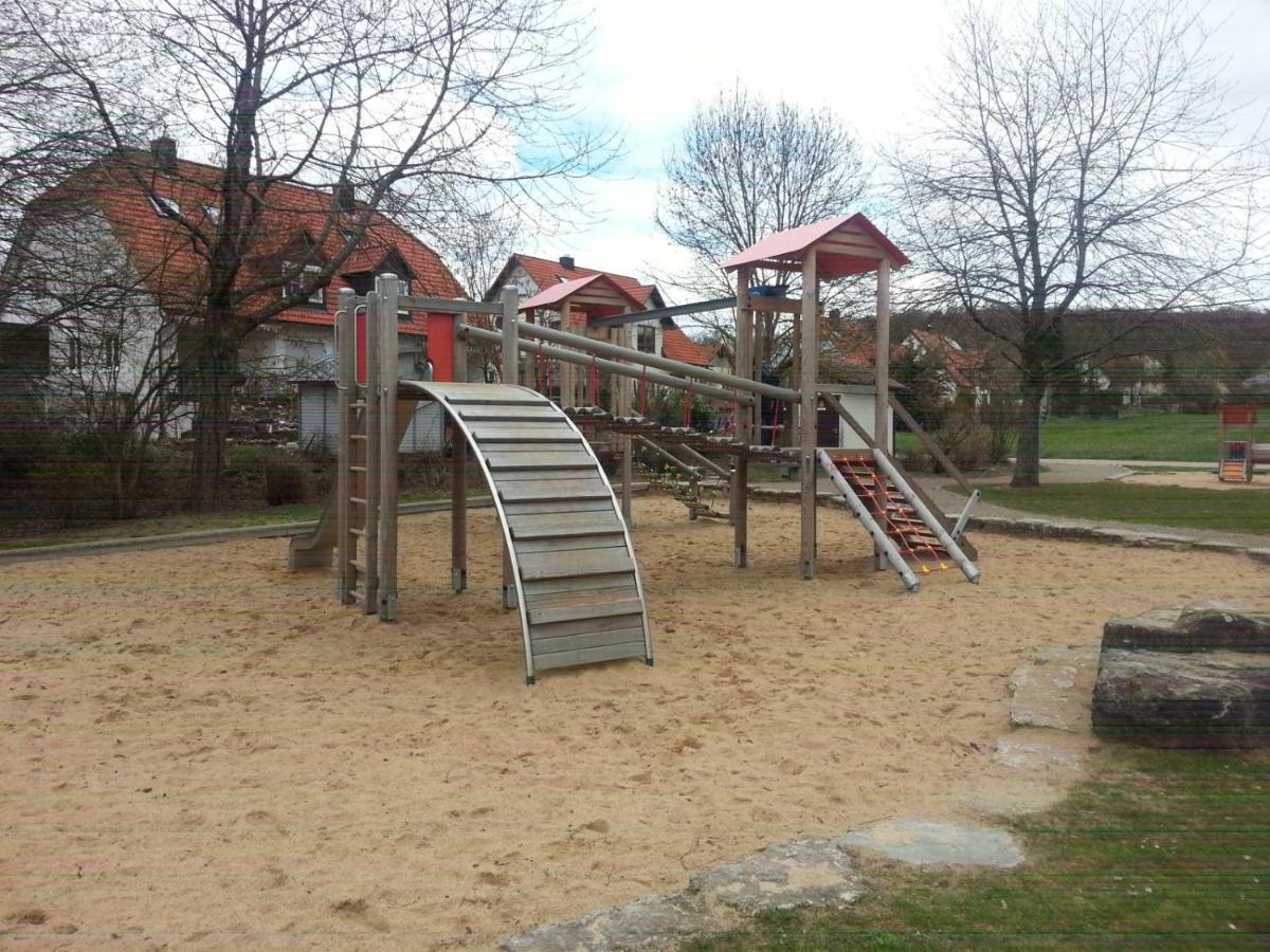 Lichtdurchflutetes Zimmer - Mainwiesen Waldbuttelbrunn Luaran gambar